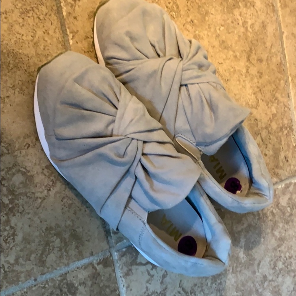 Gray velvet slip on sneakers with bow size 8.5